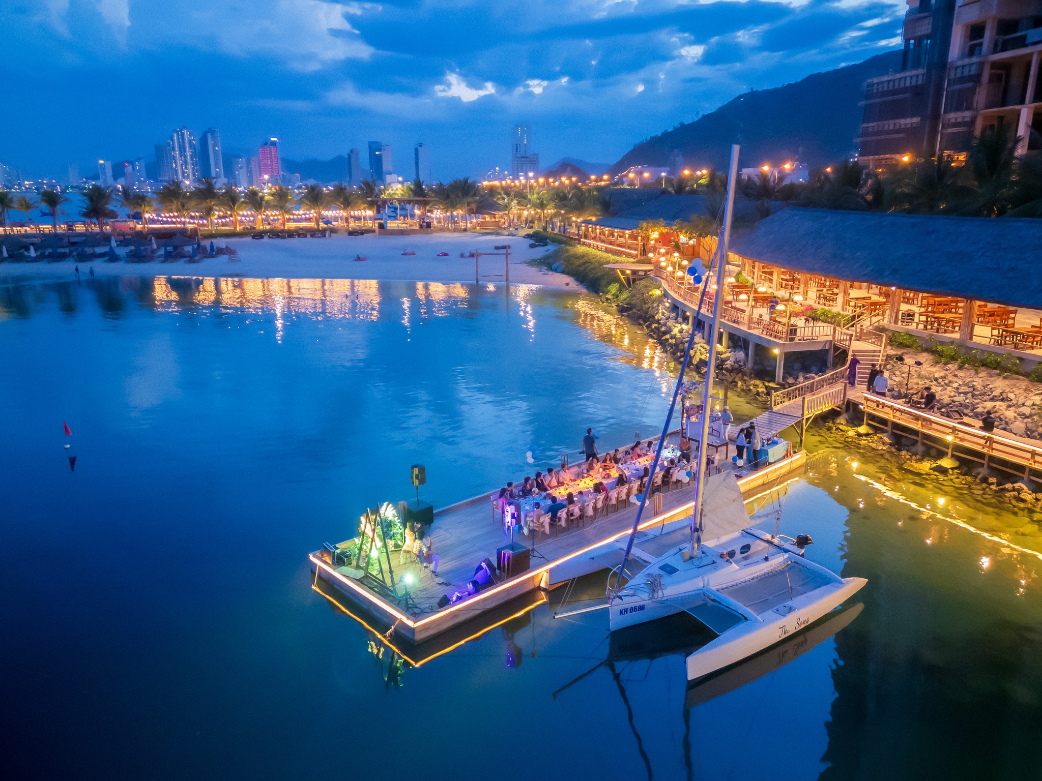 Làng Tôm Seafood Restaurant