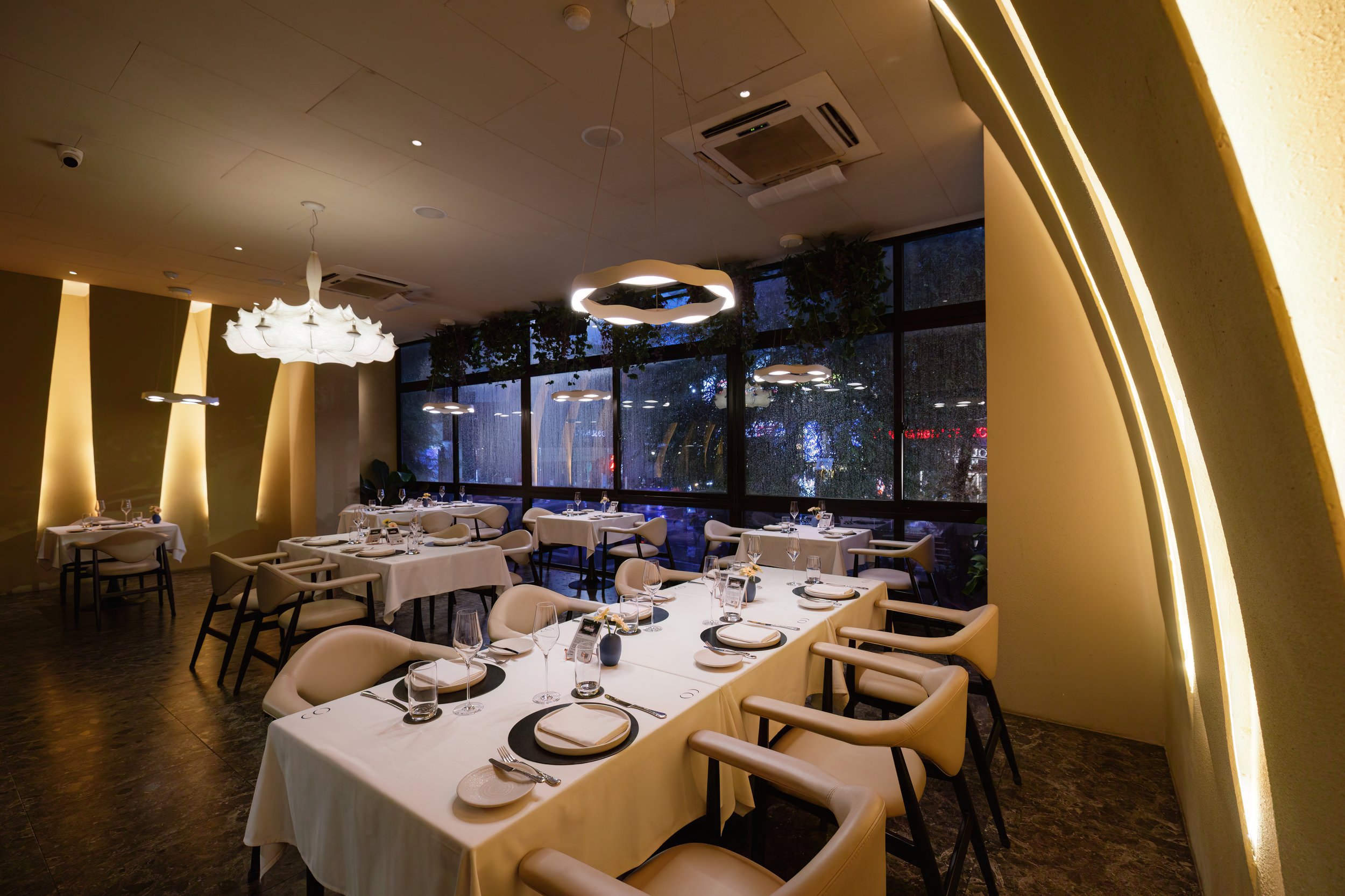 Lune Restaurant and Bar