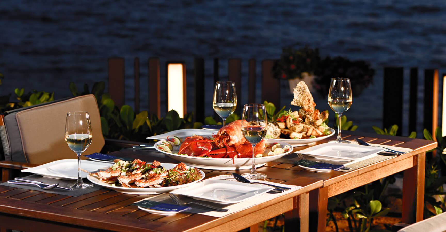 Marina Club - Cafe & Lounge