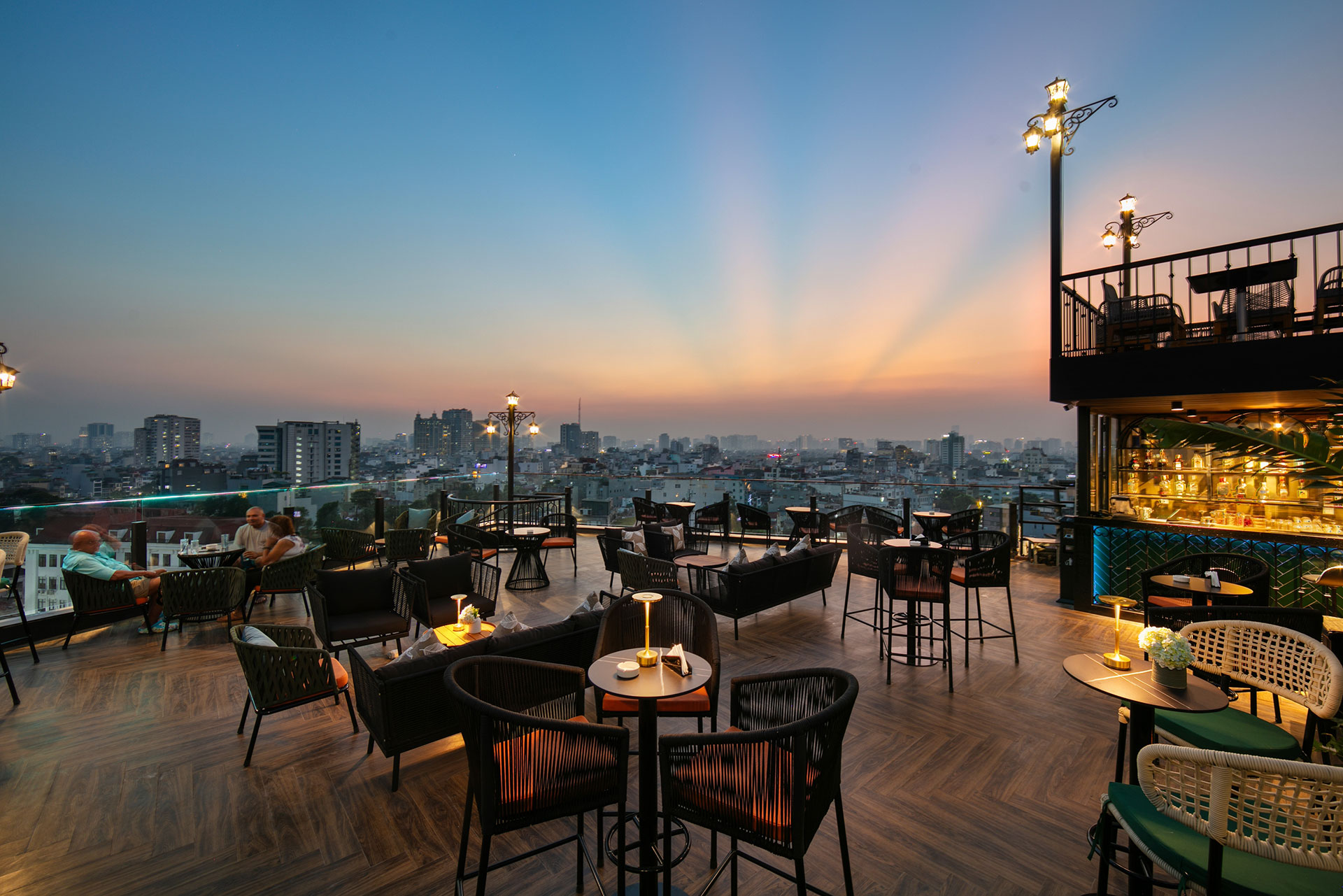 May De Ville Corner Restaurant & Rooftop Bar