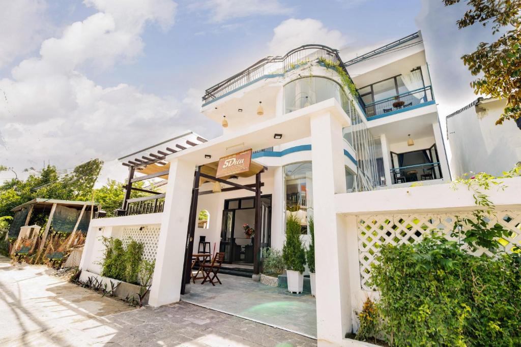 5 Coconut Villa