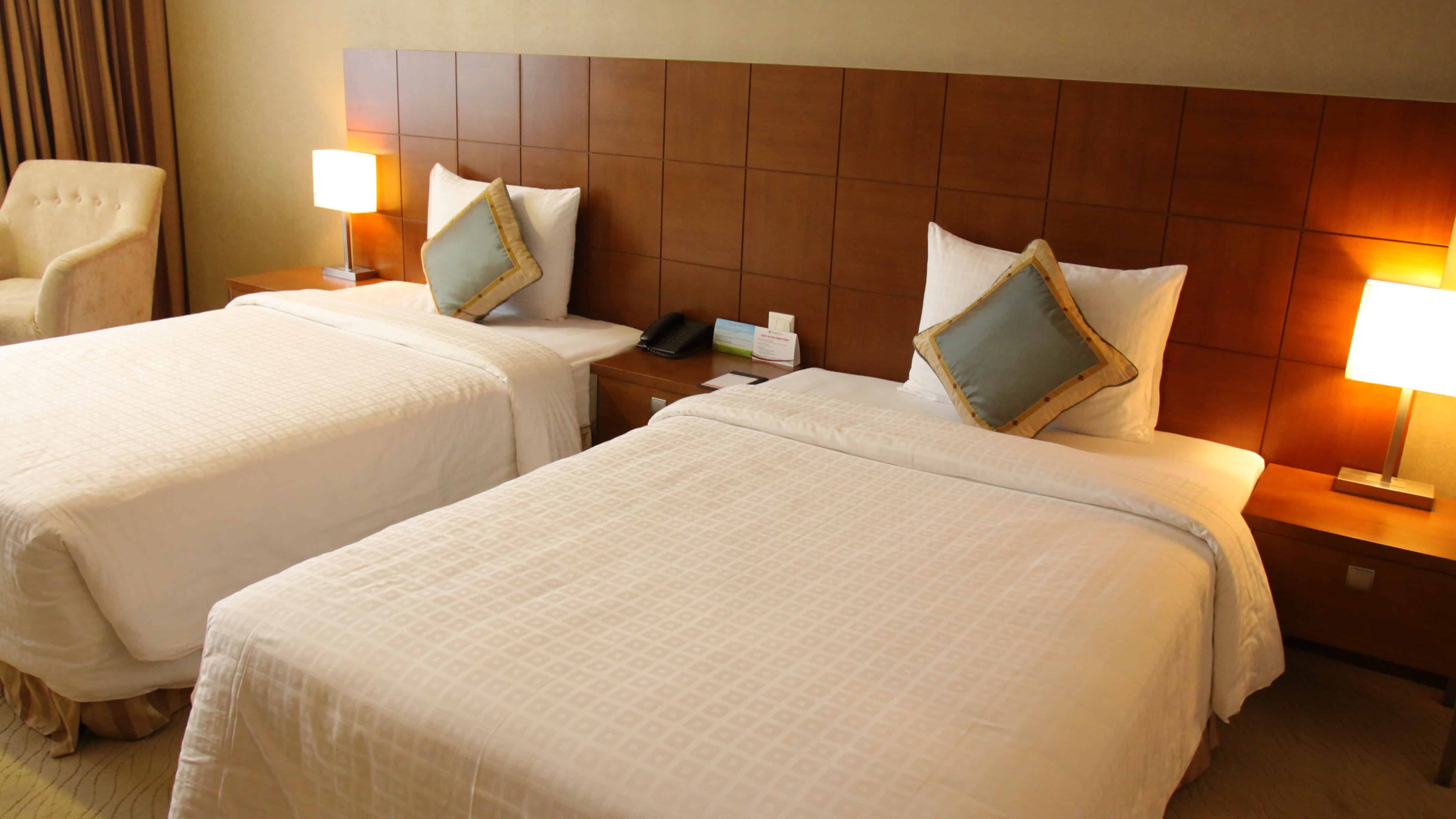 Aurora Hotel Plaza 3