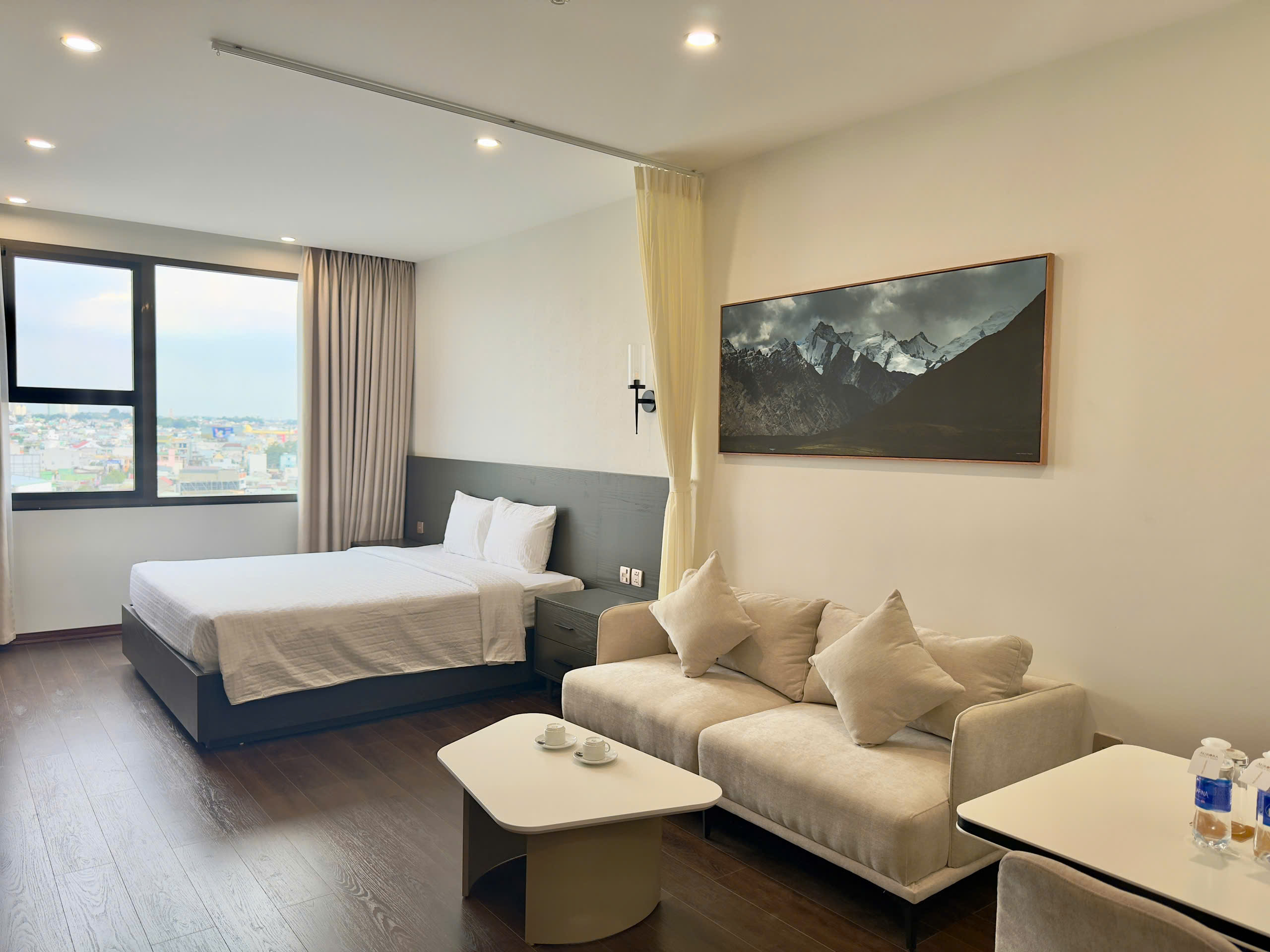 Aurora Hotel Plaza 4