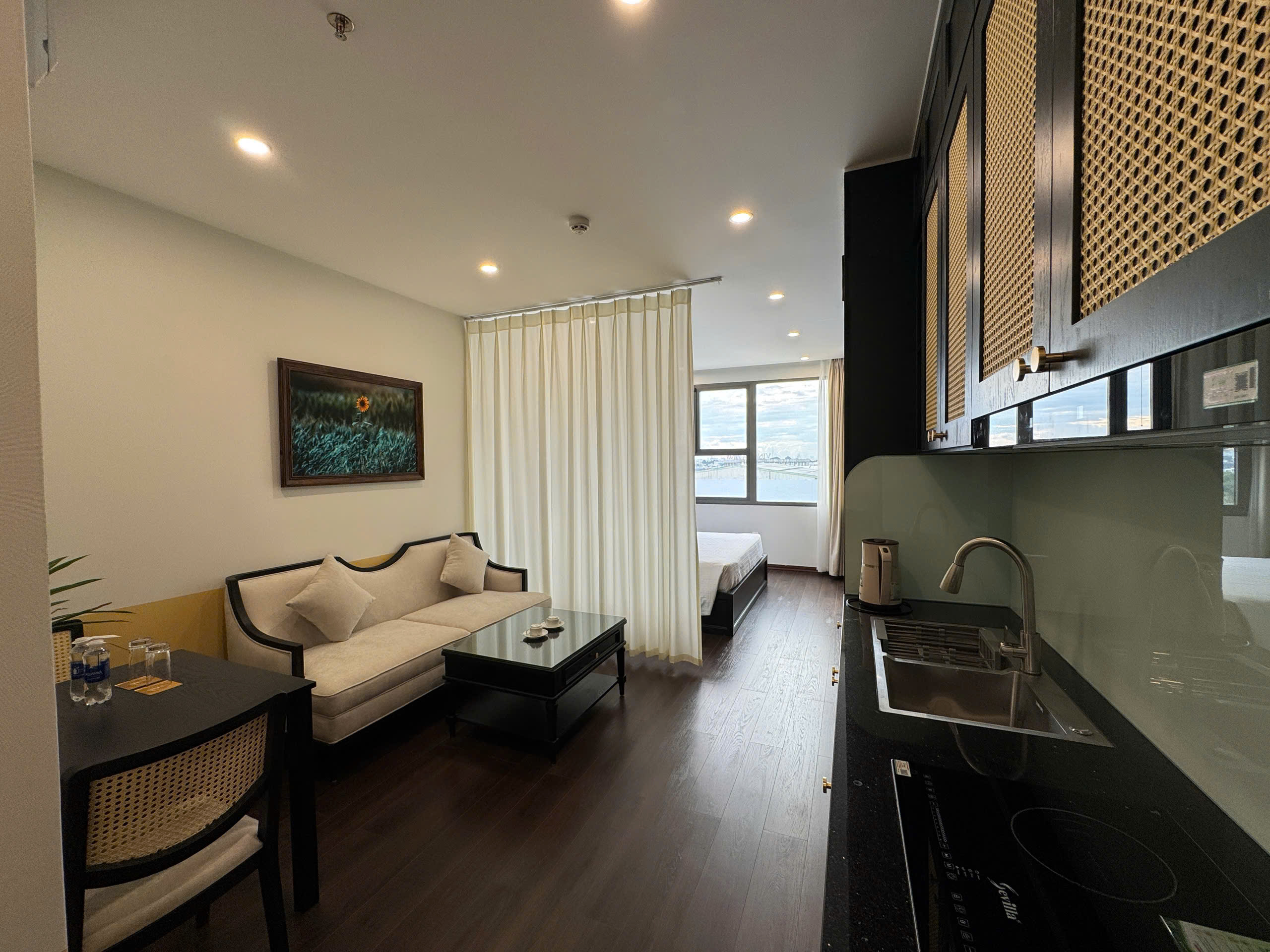 Aurora Hotel Plaza 5