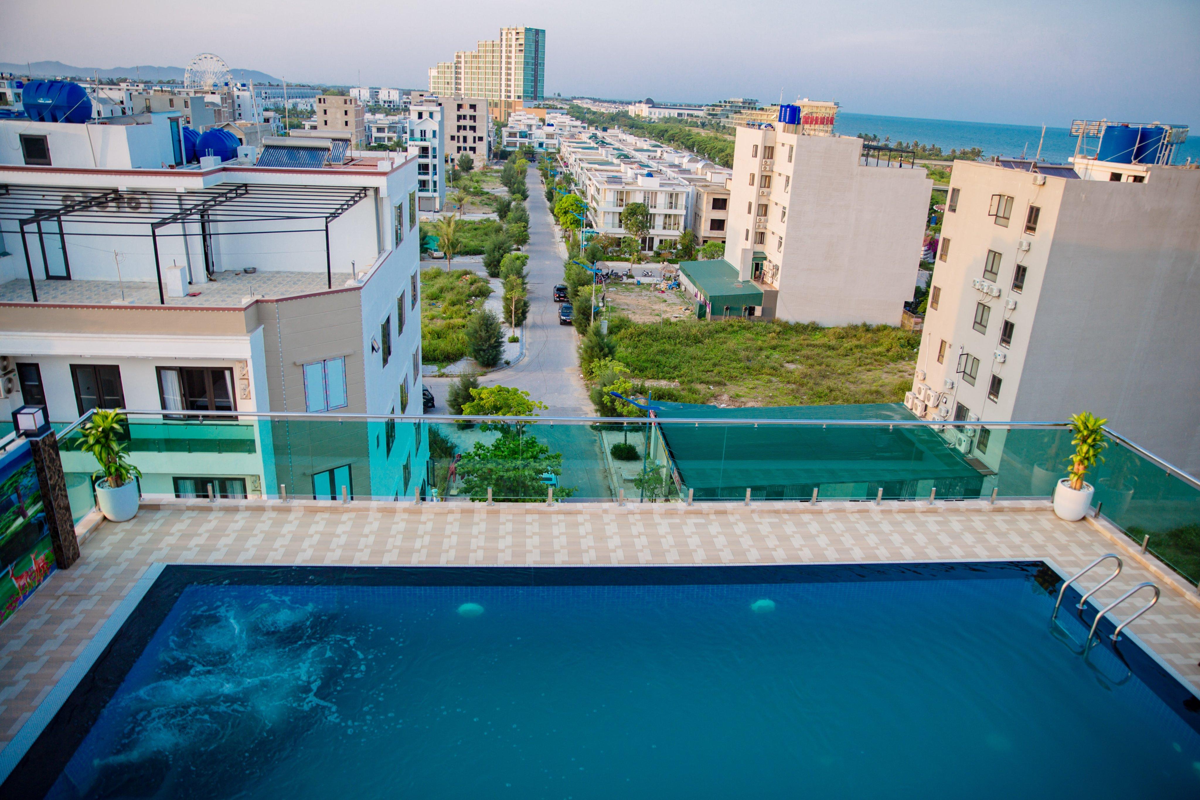 Bamboo Hotel 5