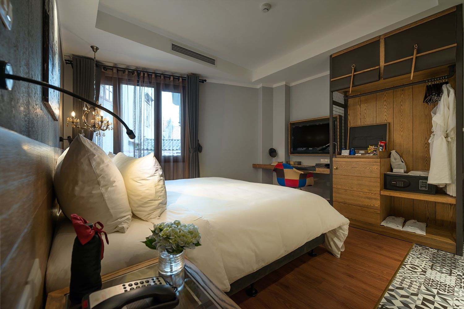 Bespoke Trendy Hotel Hanoi 3