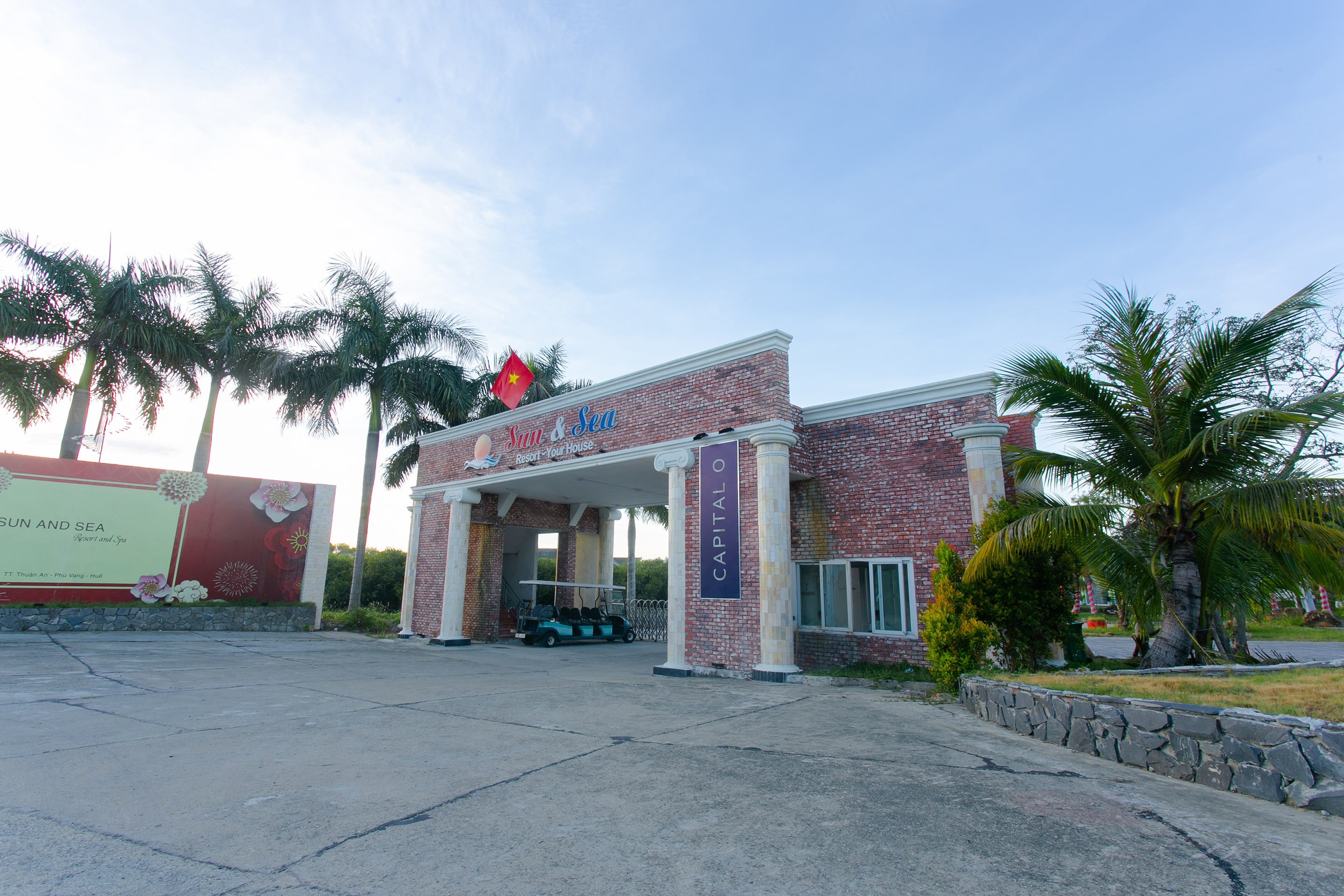 Capital O 1078 Sun & Sea Resort Hue