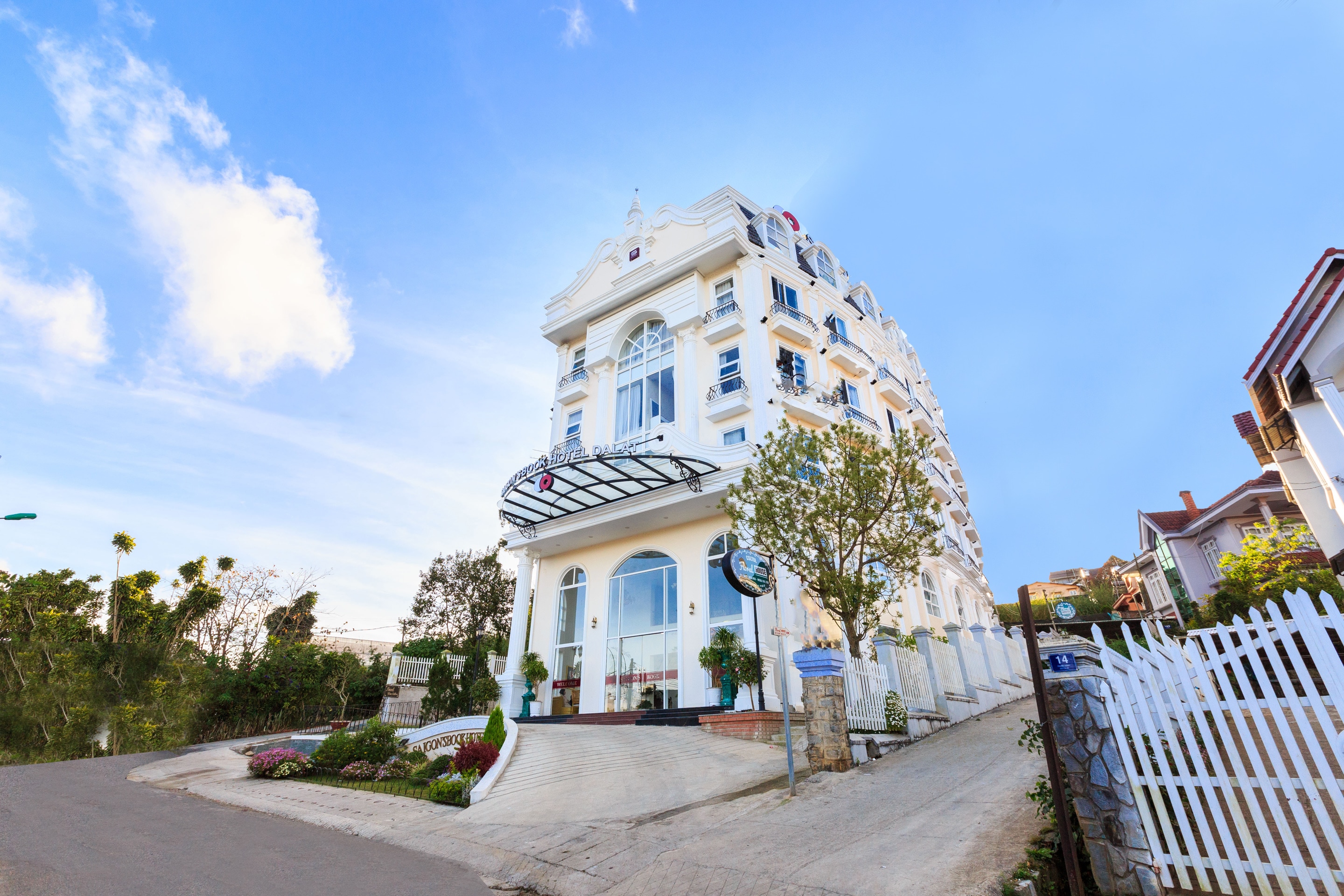 Capital O 585 Saigon Book Da Lat Hotel