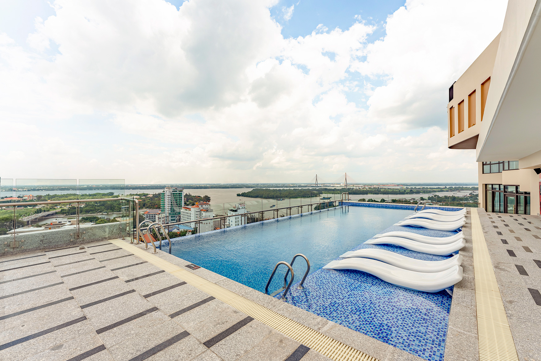 Charmant Suites a Boutique Hotel Can Tho 4