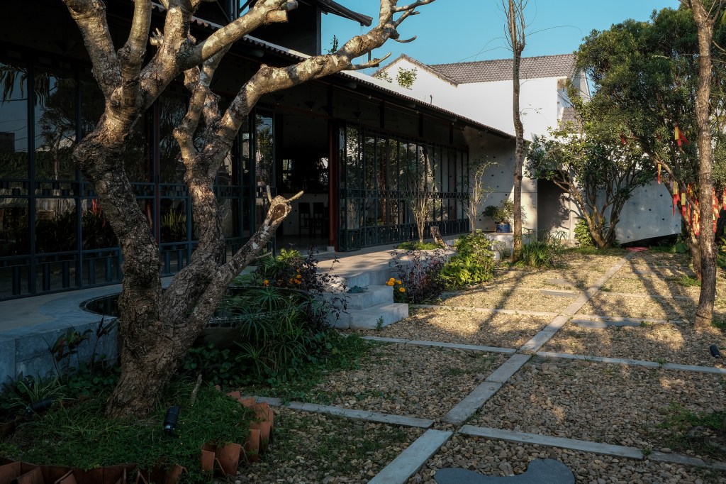 De Hué space 4