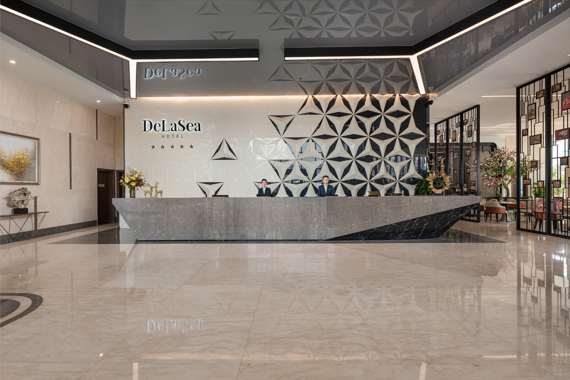 DeLaSea Ha Long Hotel - Modern Bayview Escape