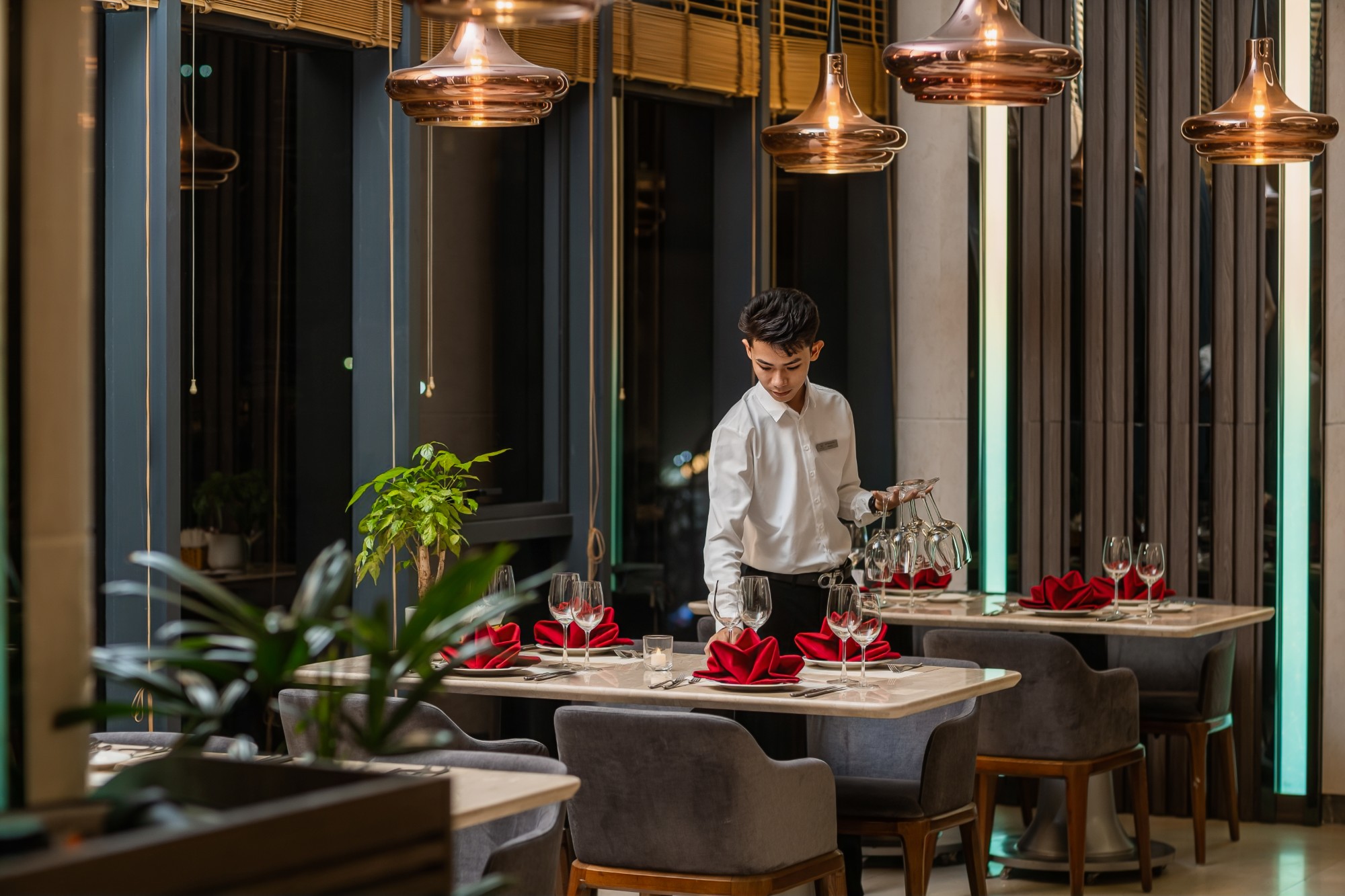 DeLaSea Ha Long Hotel - Modern Bayview Escape 2