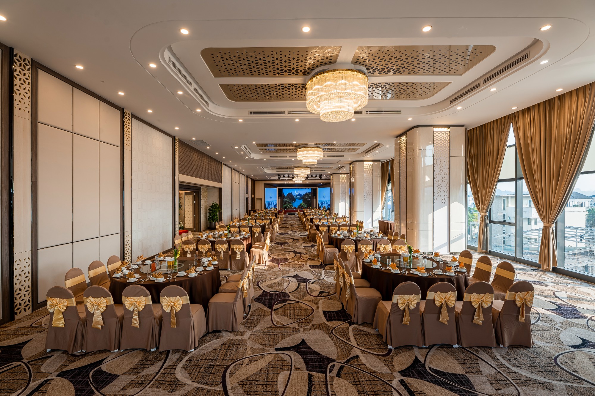 DeLaSea Ha Long Hotel - Modern Bayview Escape 5