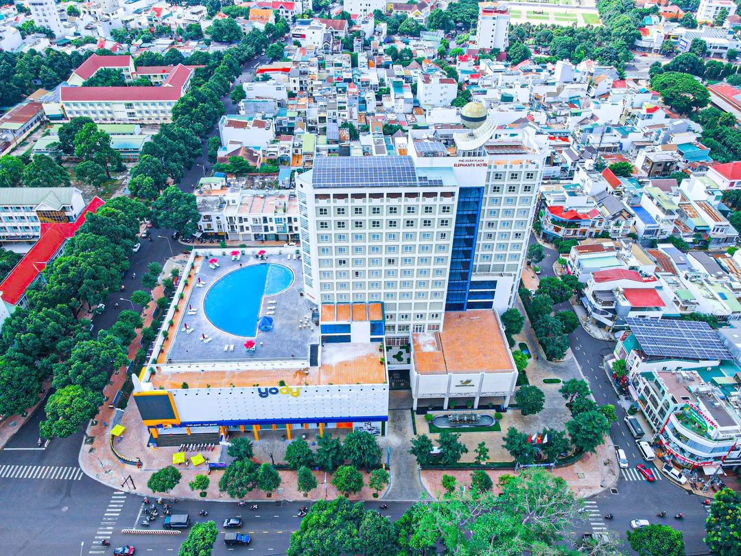 Elephants Hotel 2