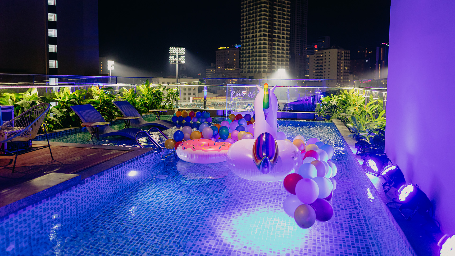 EM ƠI HOTEL