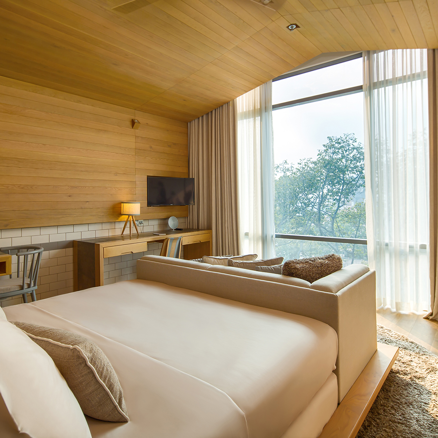 Fusion Suites Sai Gon 4