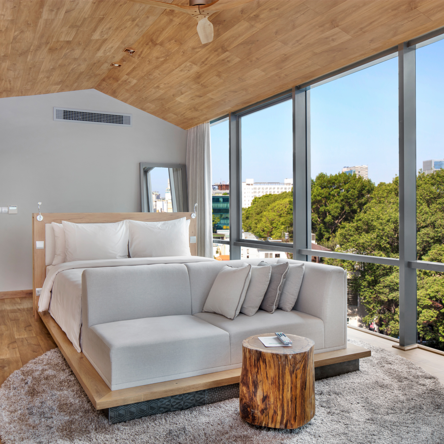 Fusion Suites Sai Gon 5