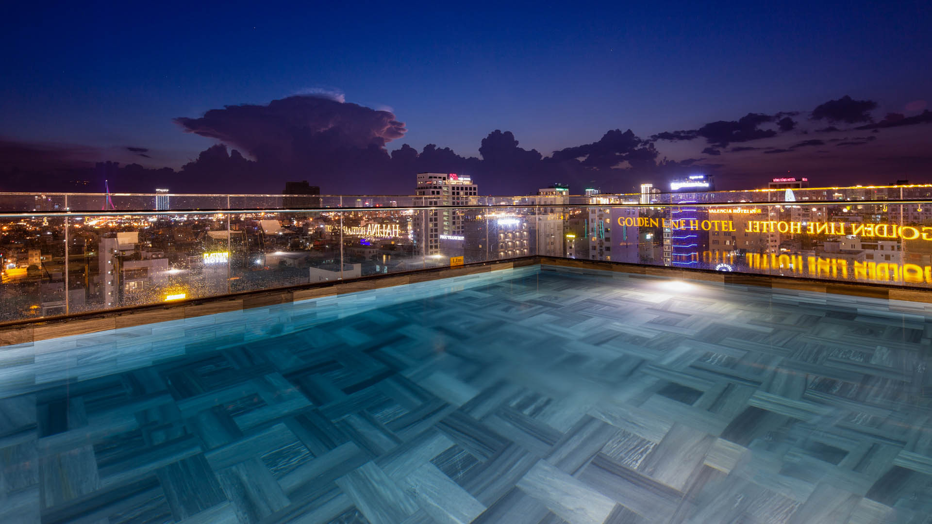 Golden Line Hotel Da Nang 3
