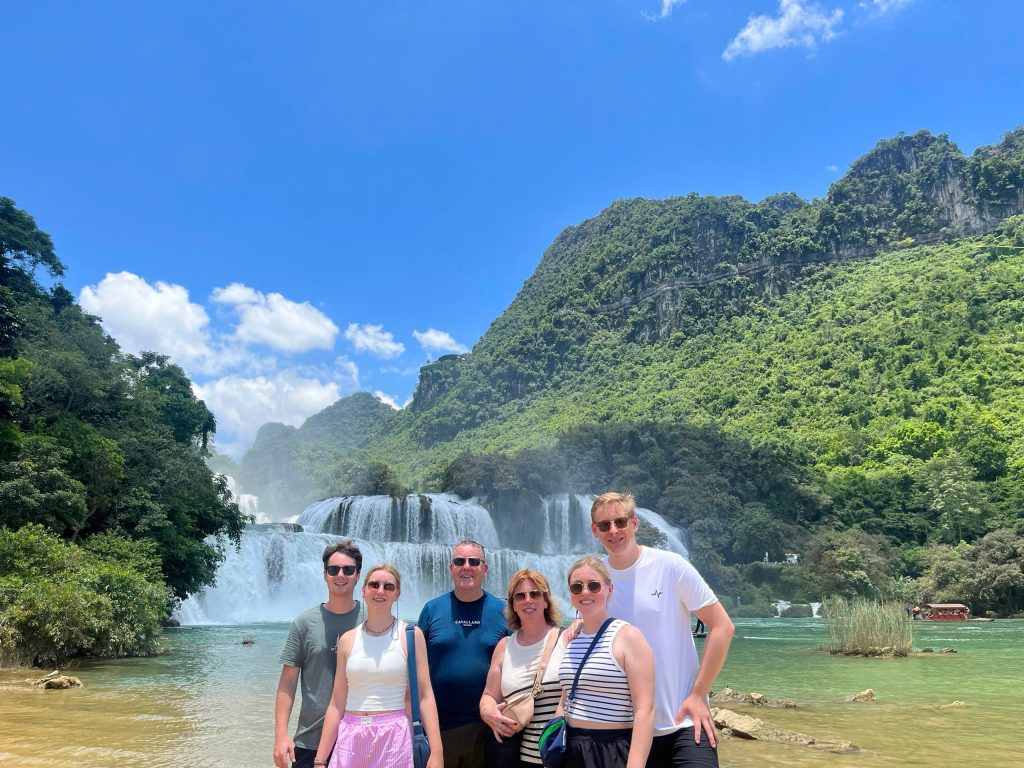 Ha Giang Donkey Hostel & Loop Tours