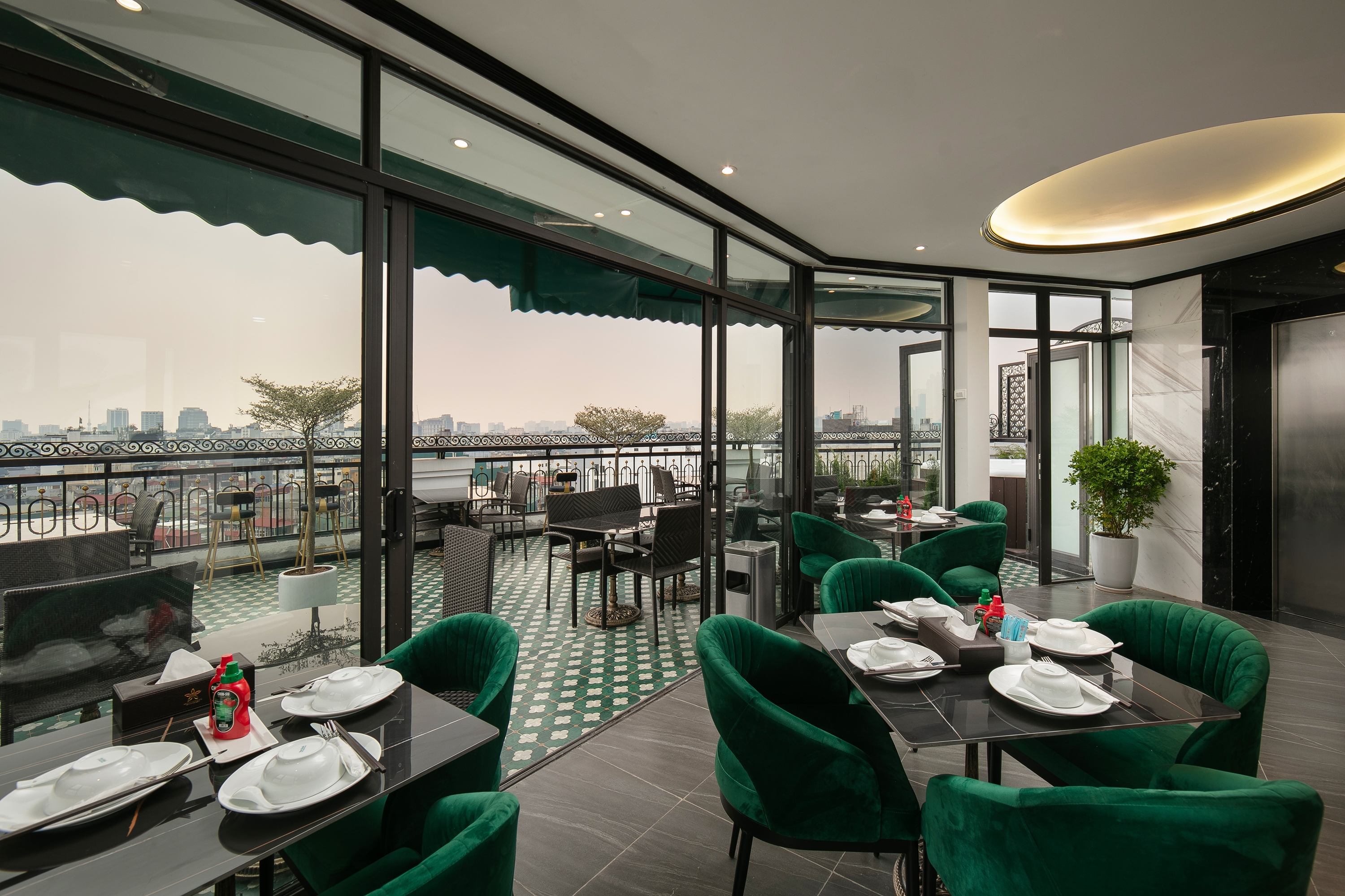 Hanoi Plaza Suite Hotel & Spa 2