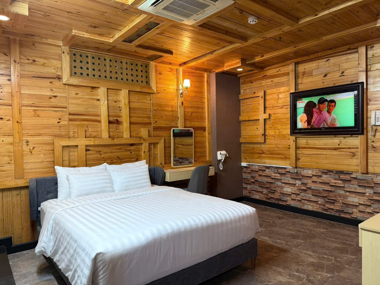 Hola Hotel 2