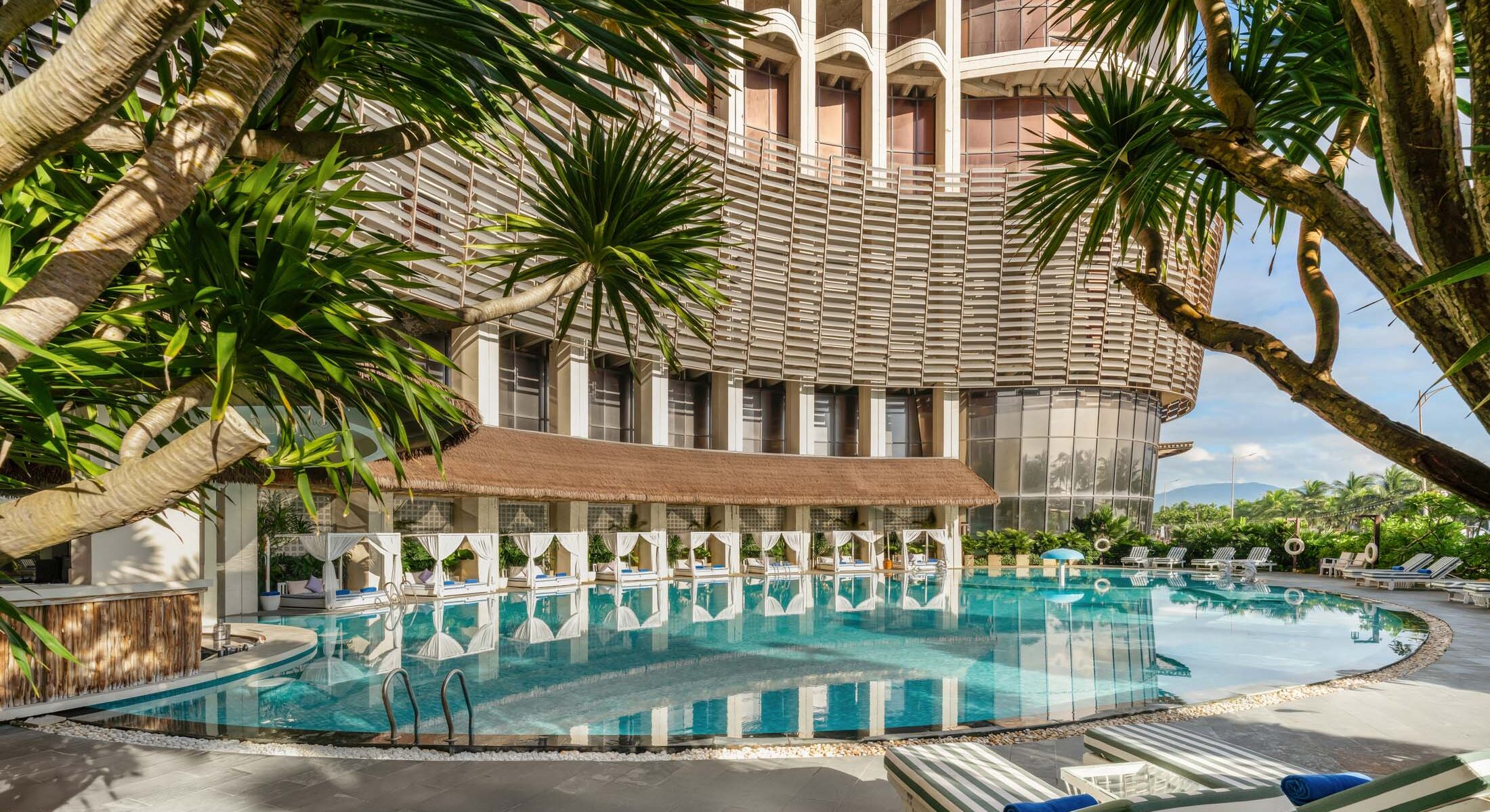 Holiday Beach Hotel Danang 3