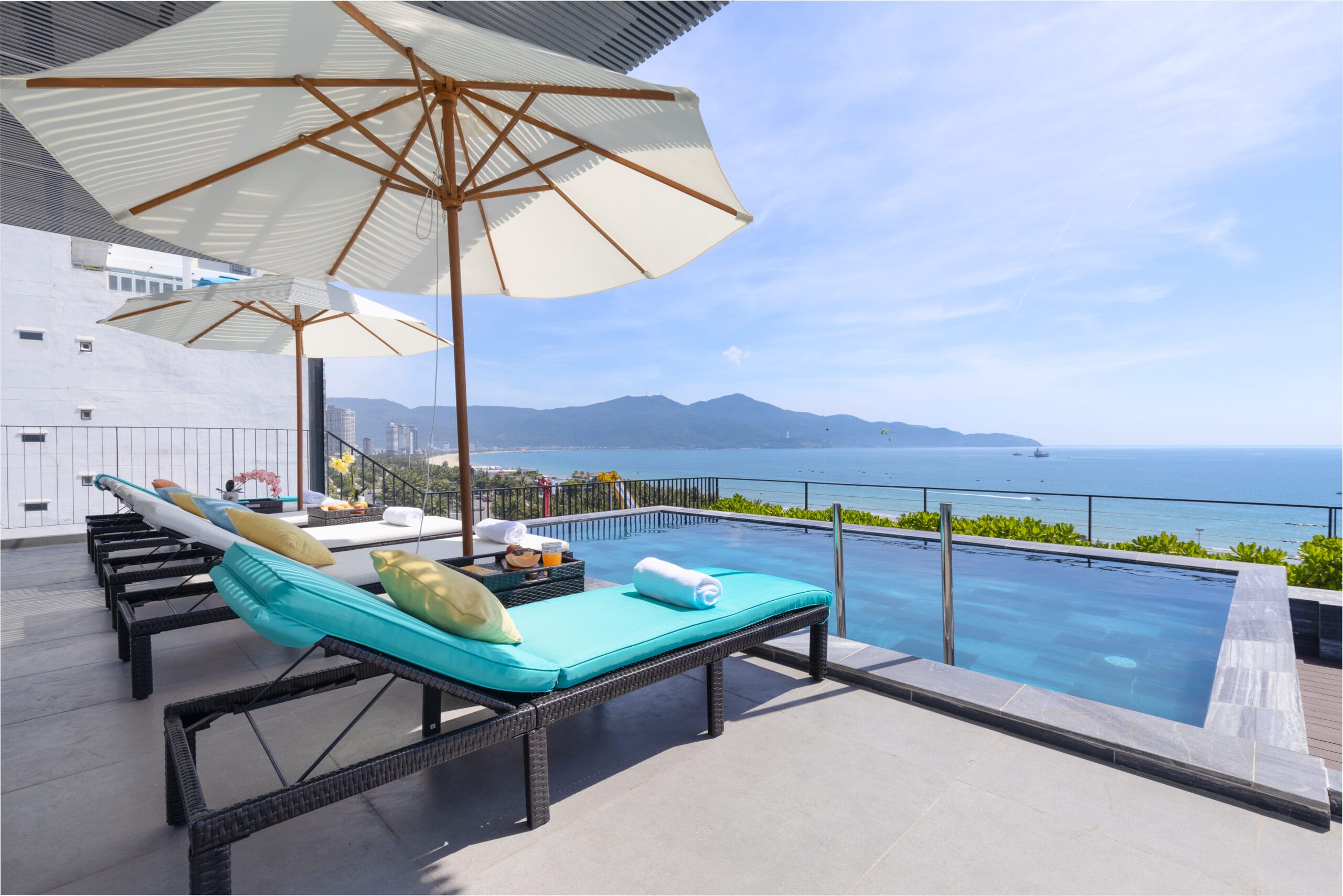 Jbay Riverfront Boutique Hotel