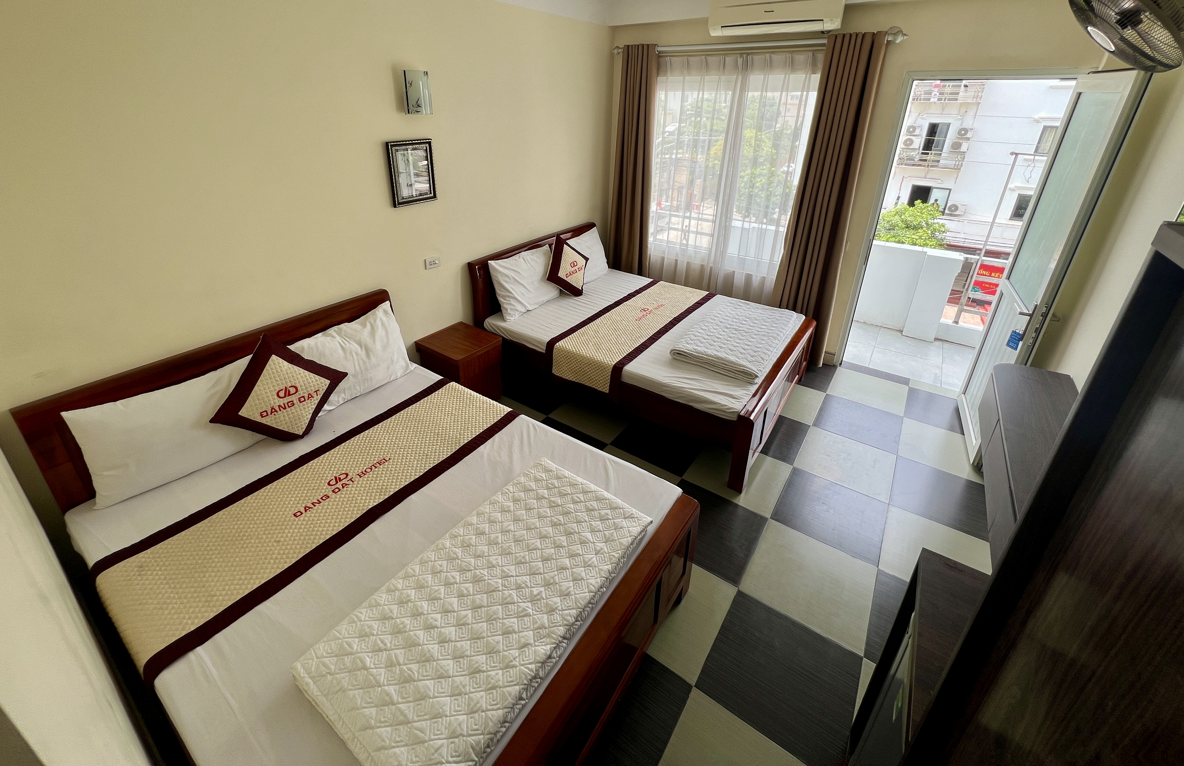 Khách sạn Đặng Đạt 4