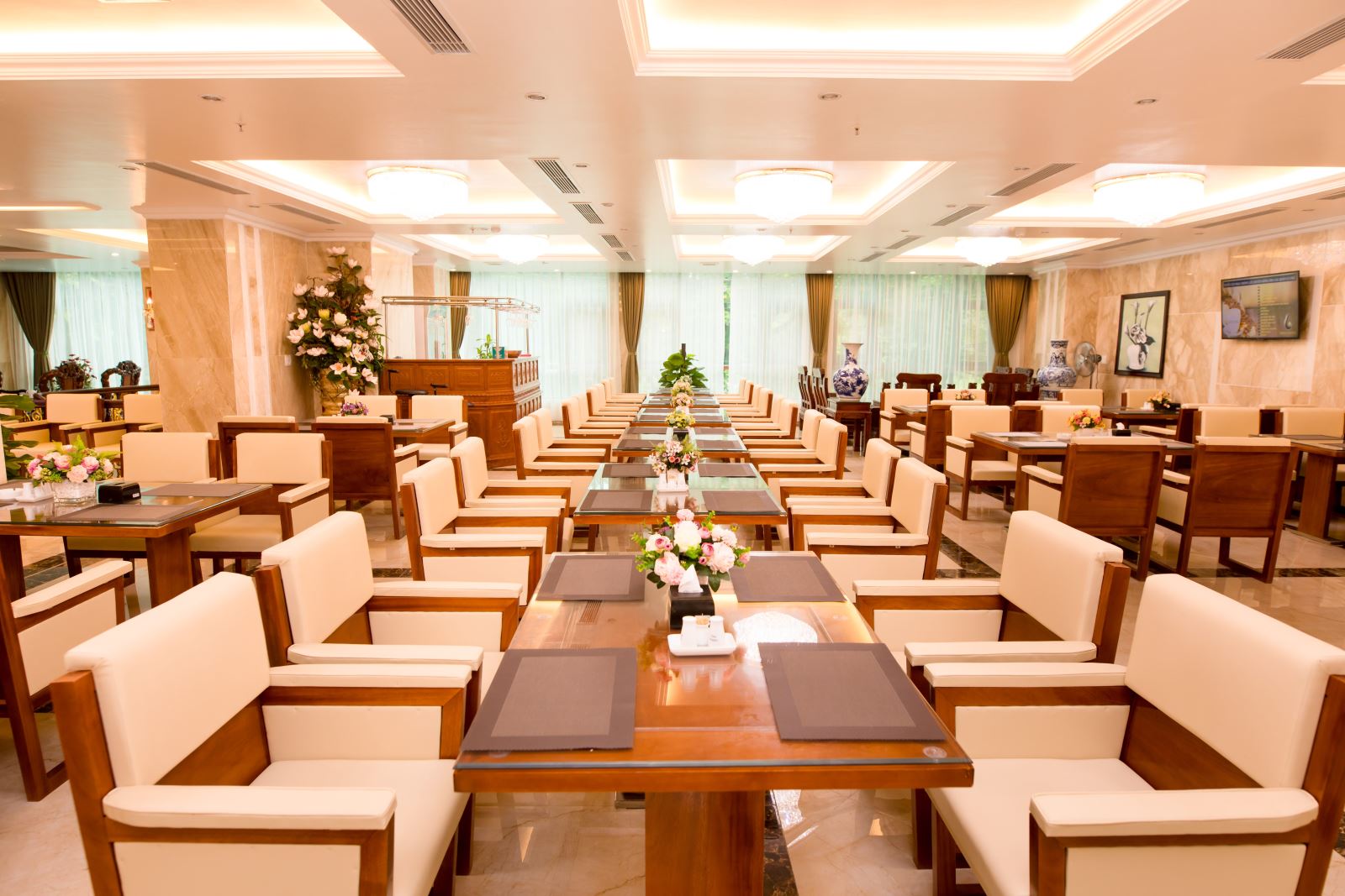 LakeSide Hotel 5