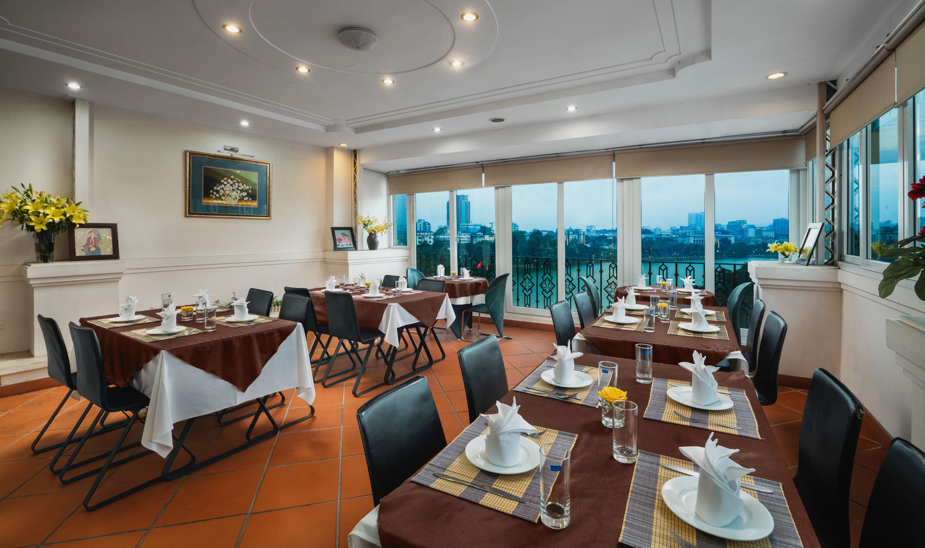 Lakeside Palace Hotel 3