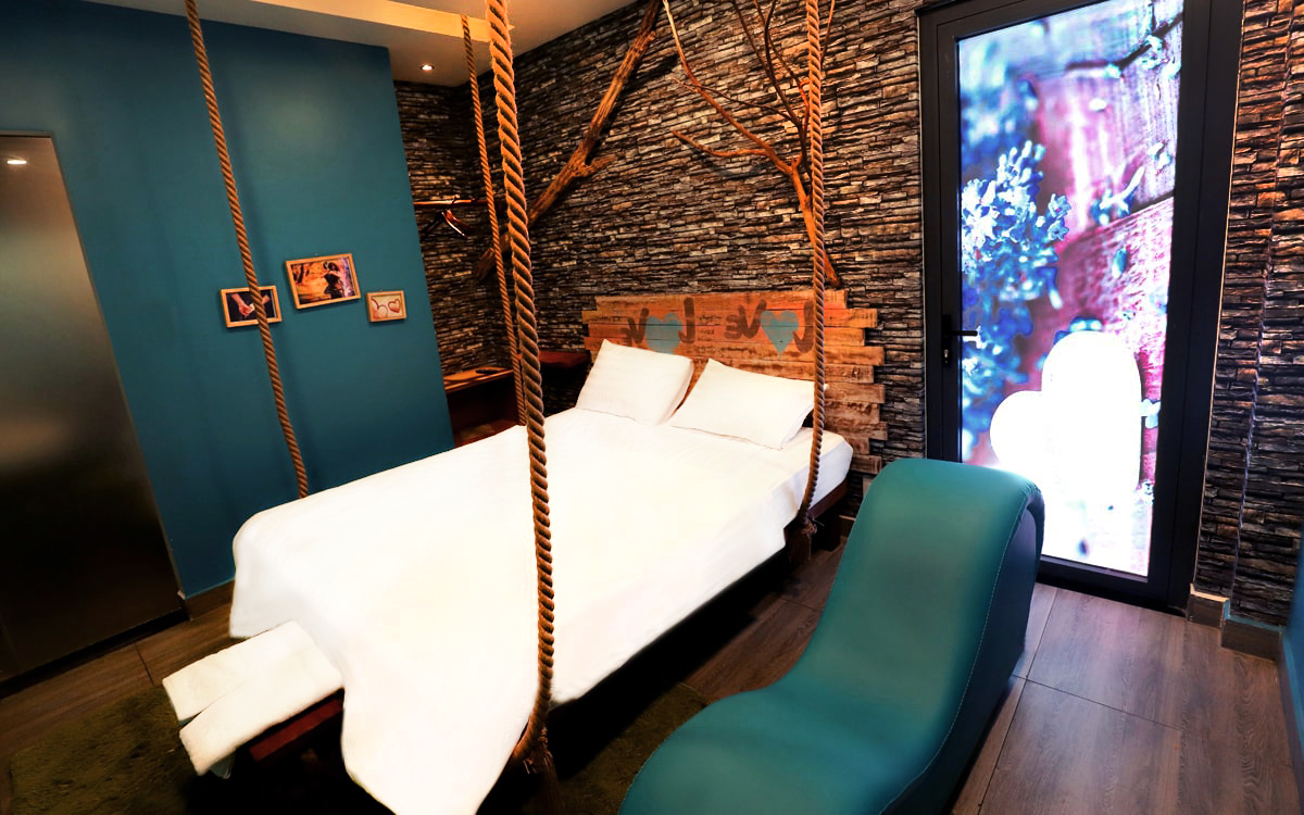 LOOVE HOTEL 5