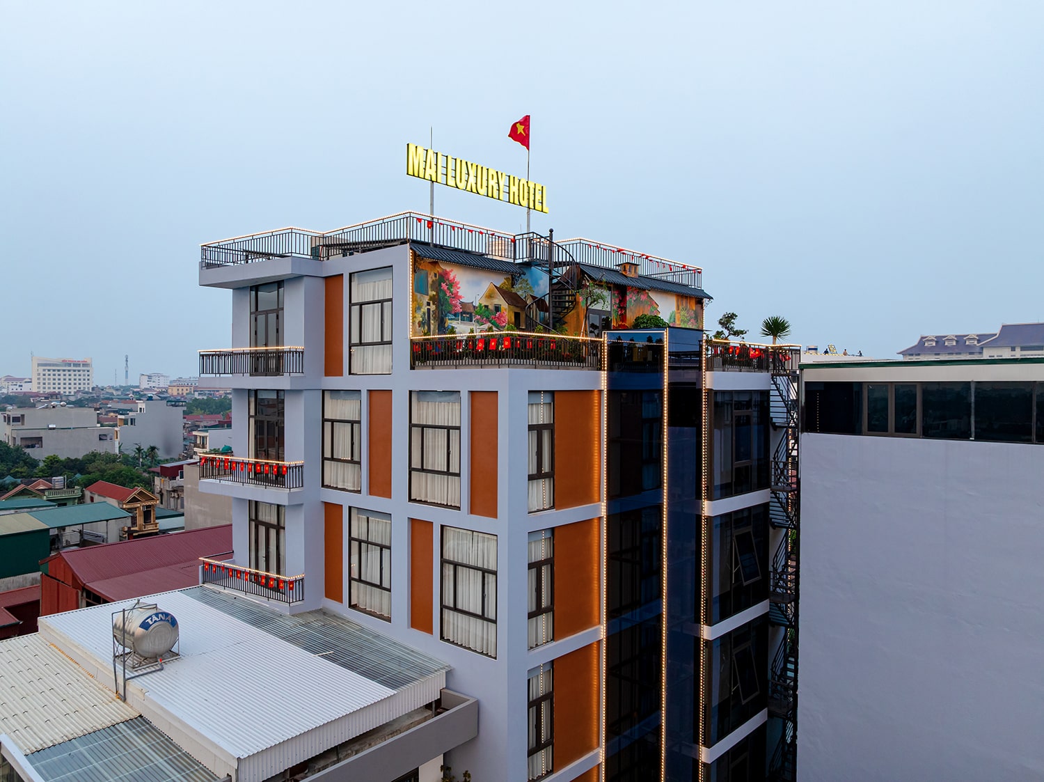 MAI LUXURY HOTEL 4