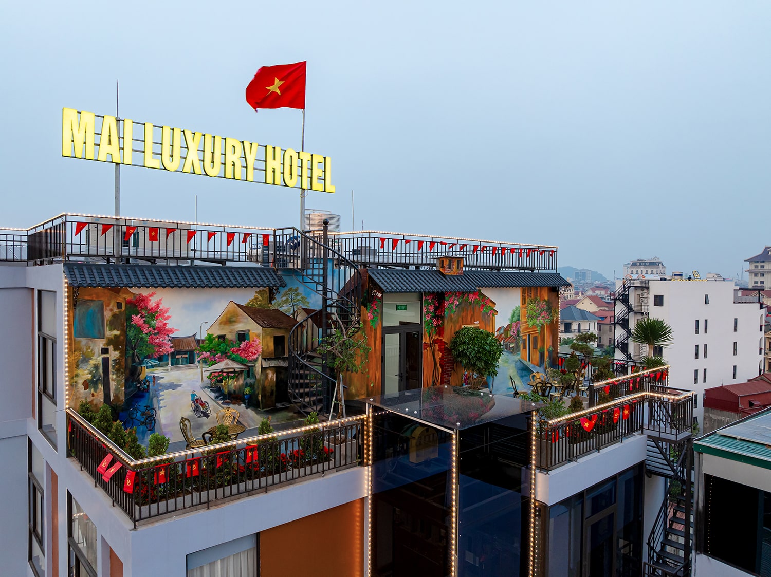 MAI LUXURY HOTEL 5
