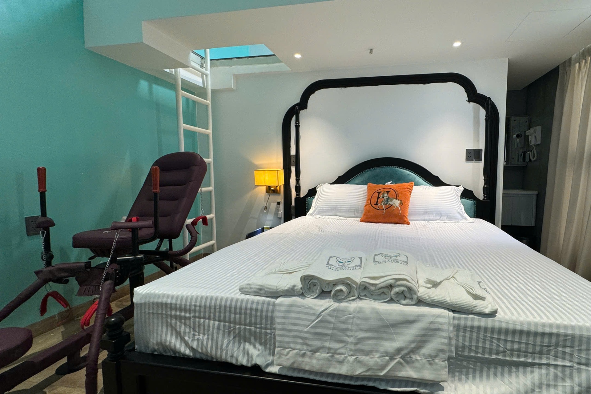 Masked Love Hotel – Khách Sạn Tình Yêu An Khánh Q2 4