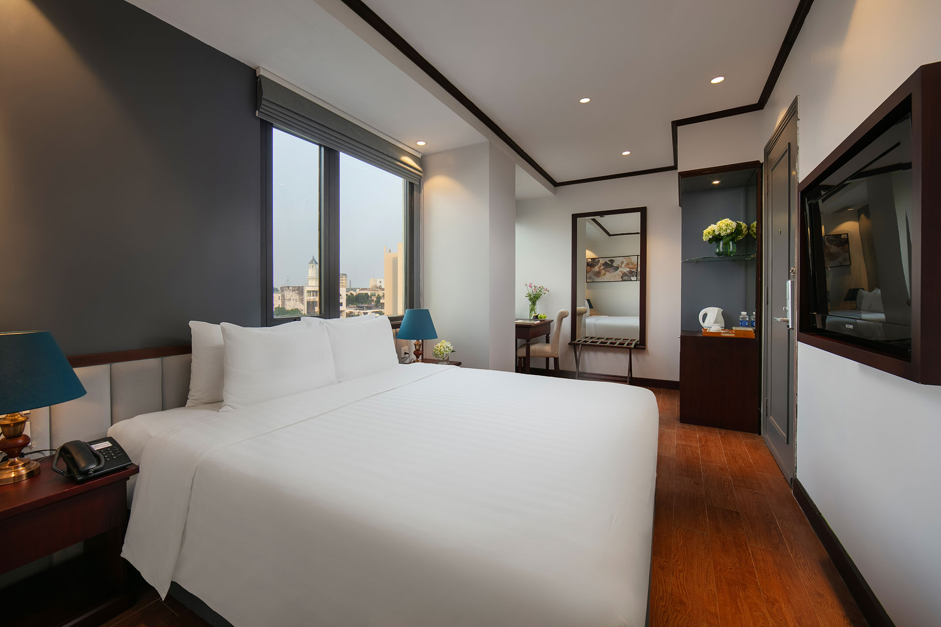 May De Ville Corner Hotel 5