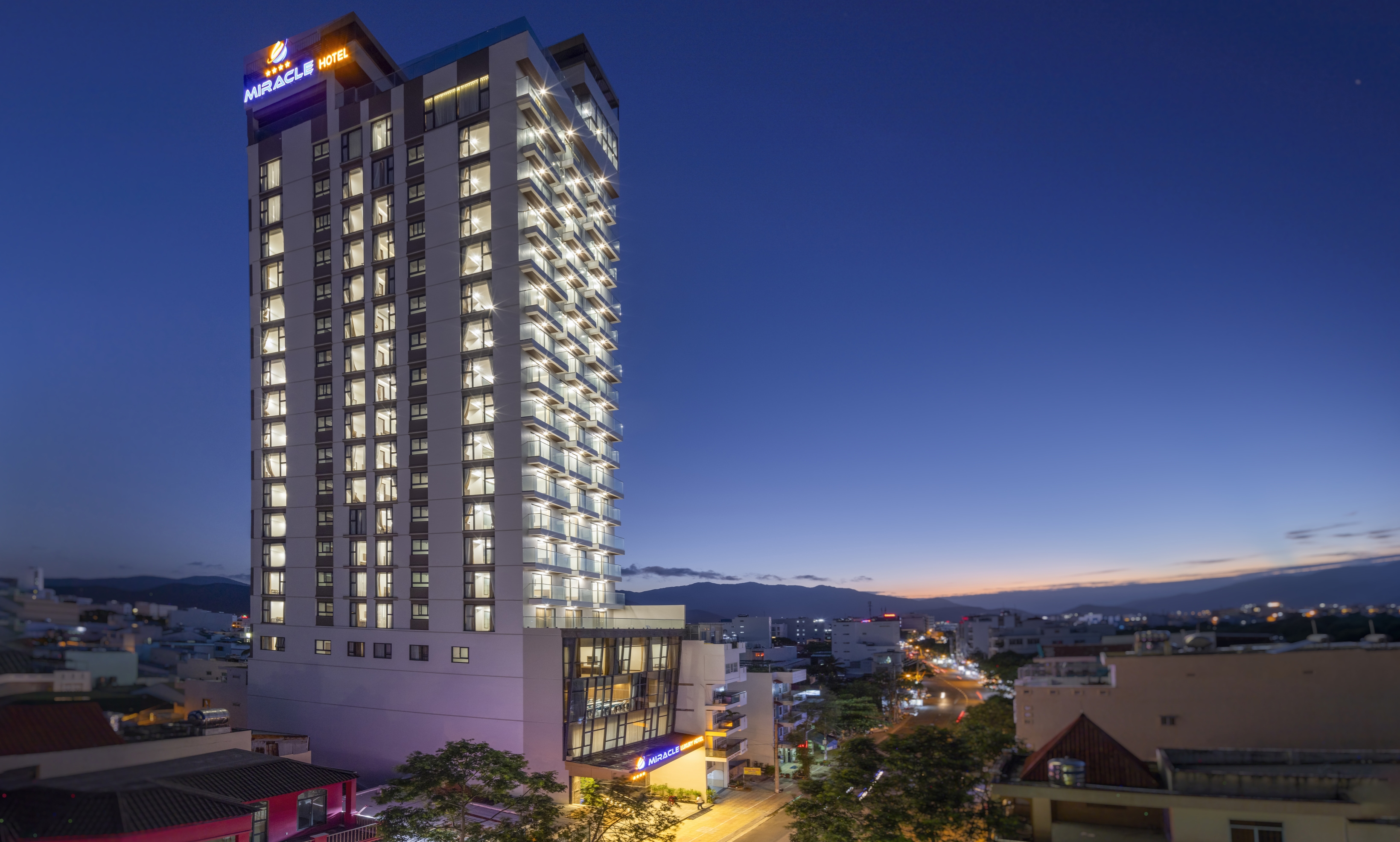 Miracle Luxury Hotel 4