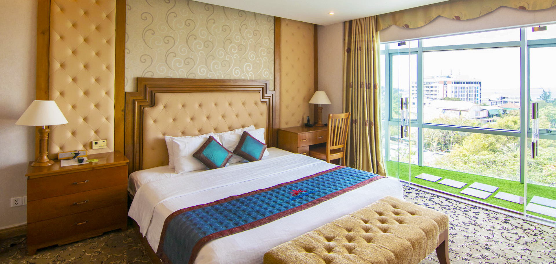 Petro Hotel 5