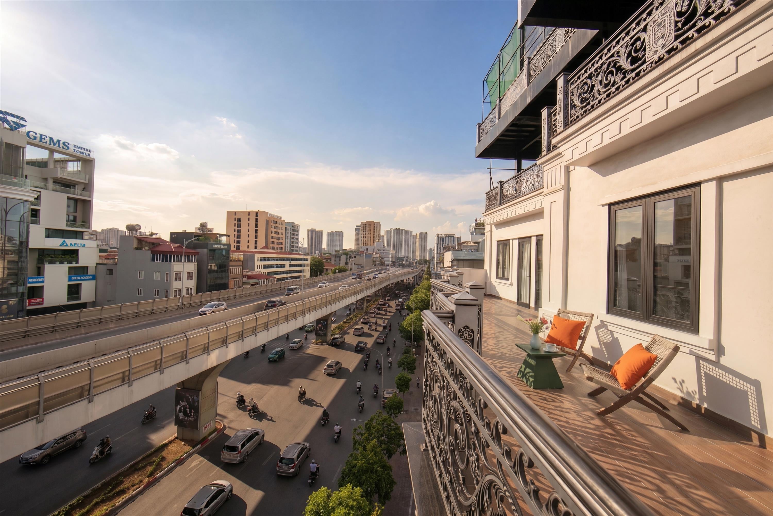 Reviah Hotel 4