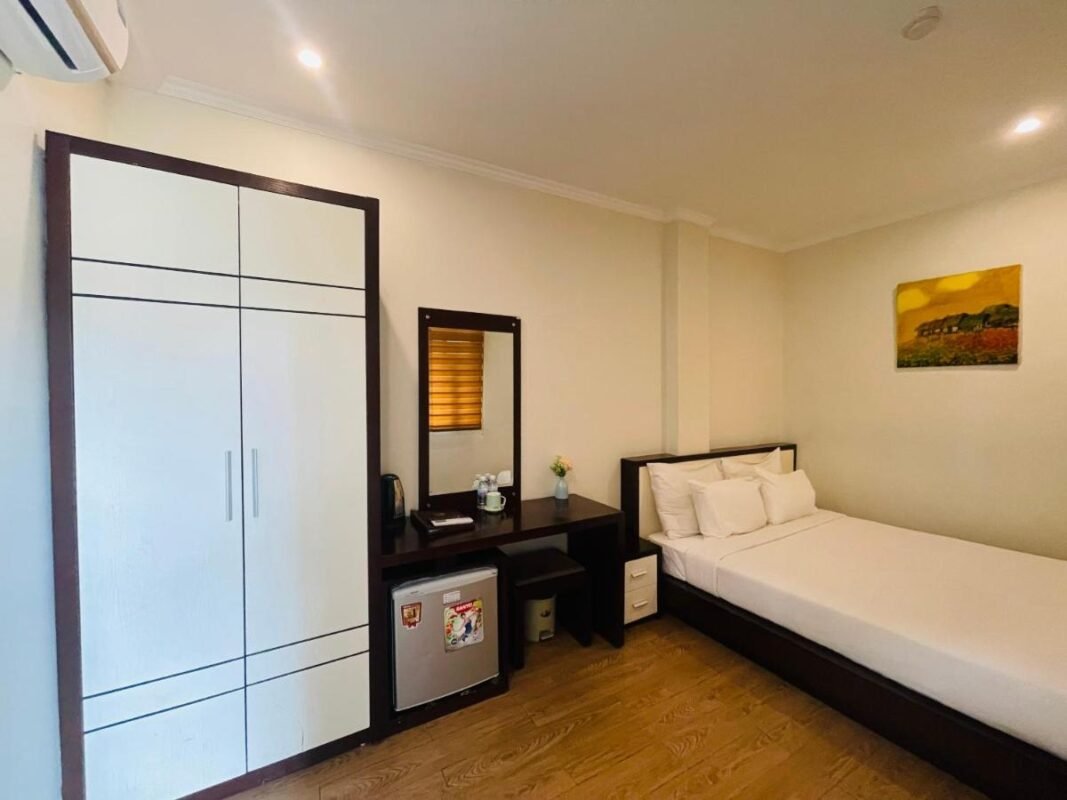 Rising Dragon Estate Hotel 5