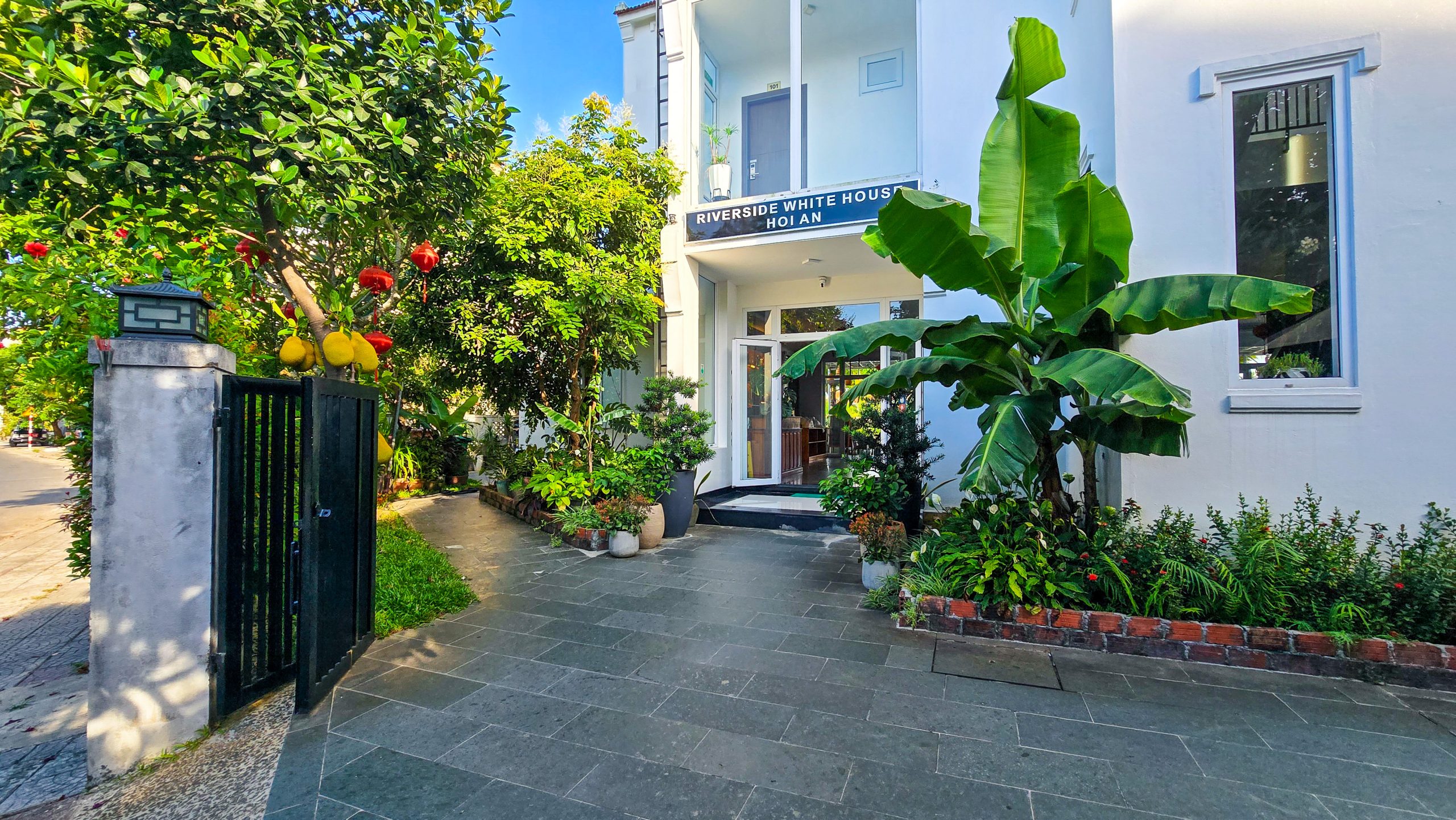 Riverside White House Hotel 4