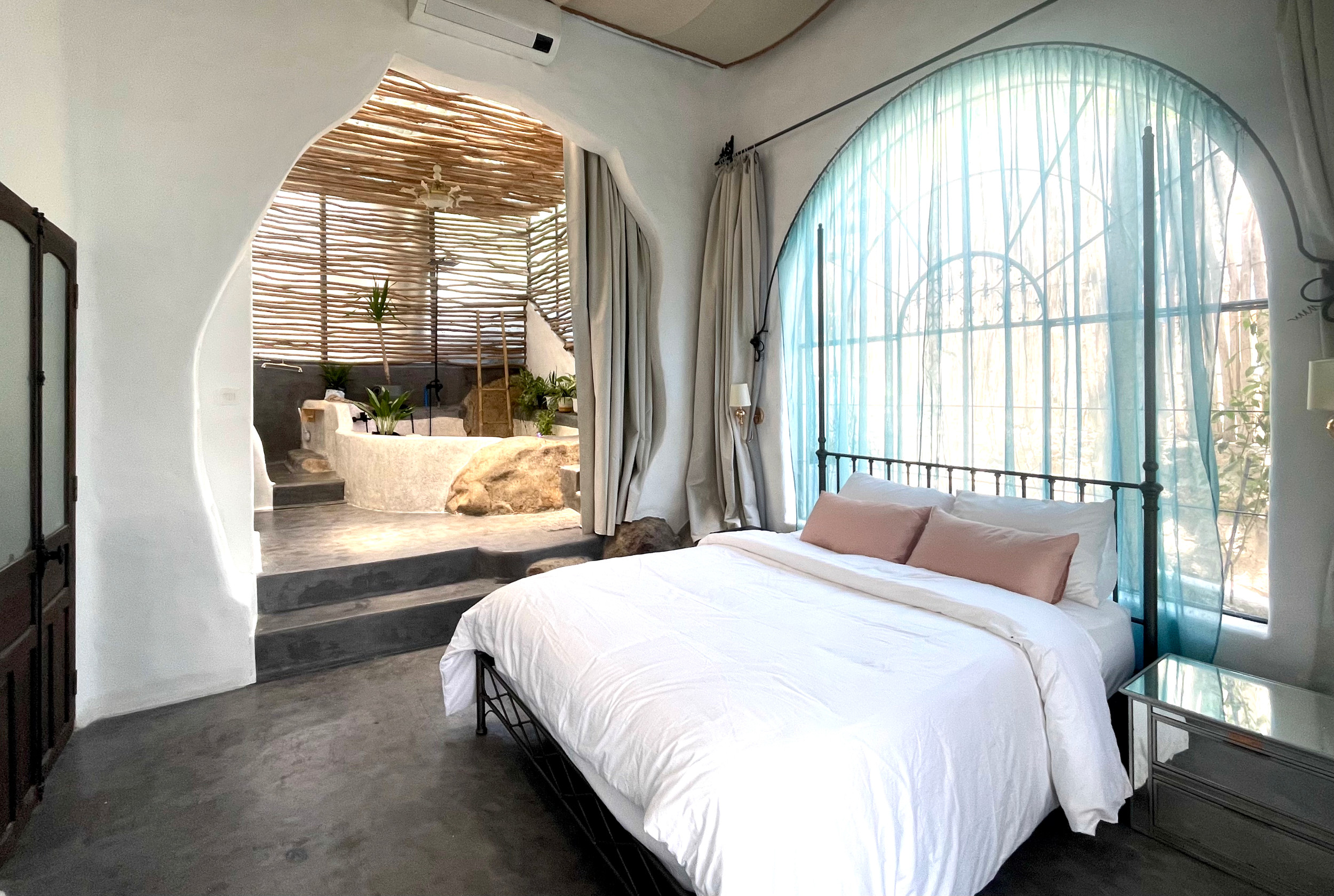 Rosarii Pacis - beachfront villa