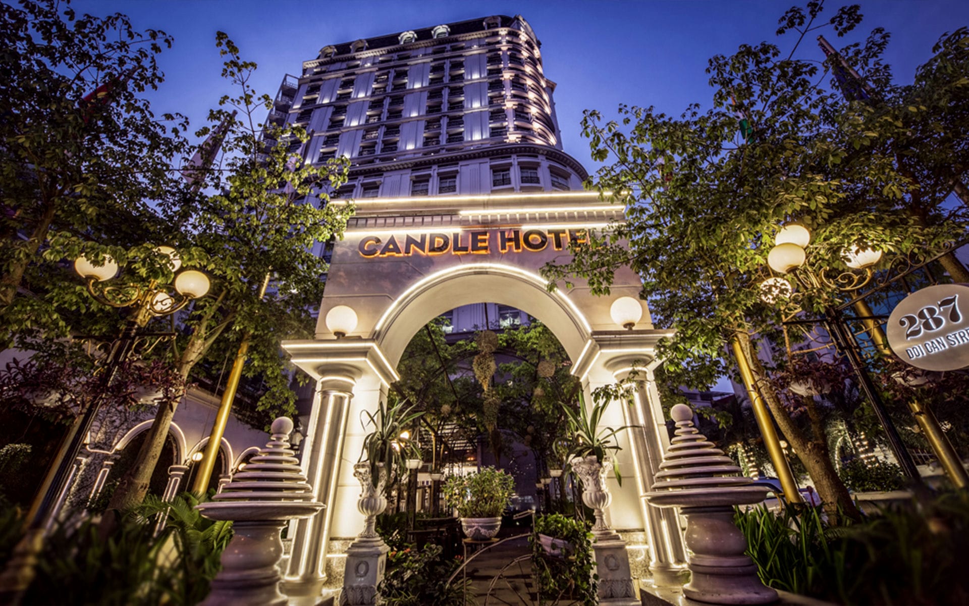 Super Candle Hotel