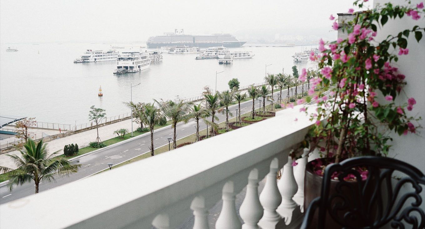 The Confetti Hạ Long Hotel 4