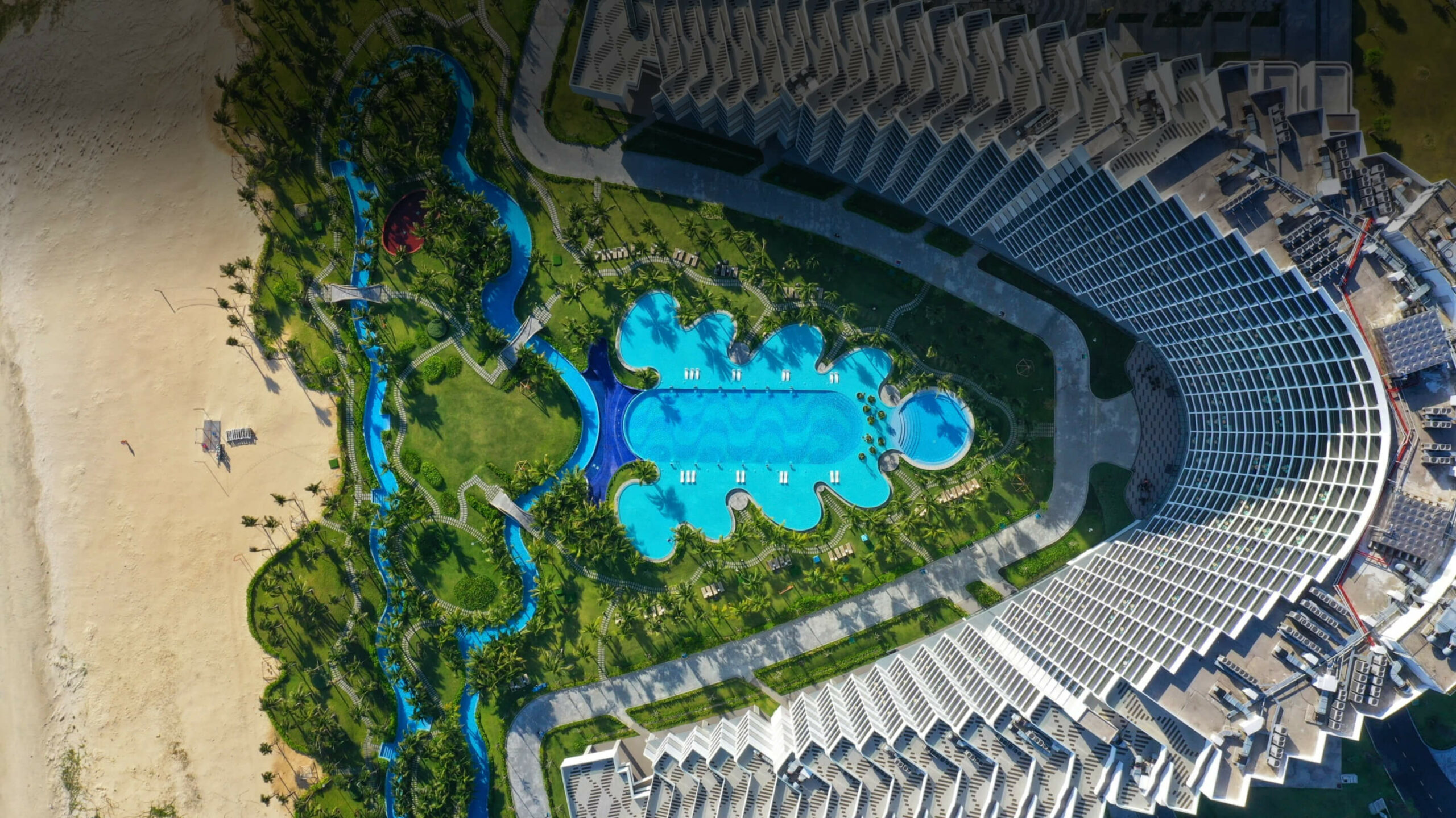 The Empyrean Cam Ranh Beach Resort 3