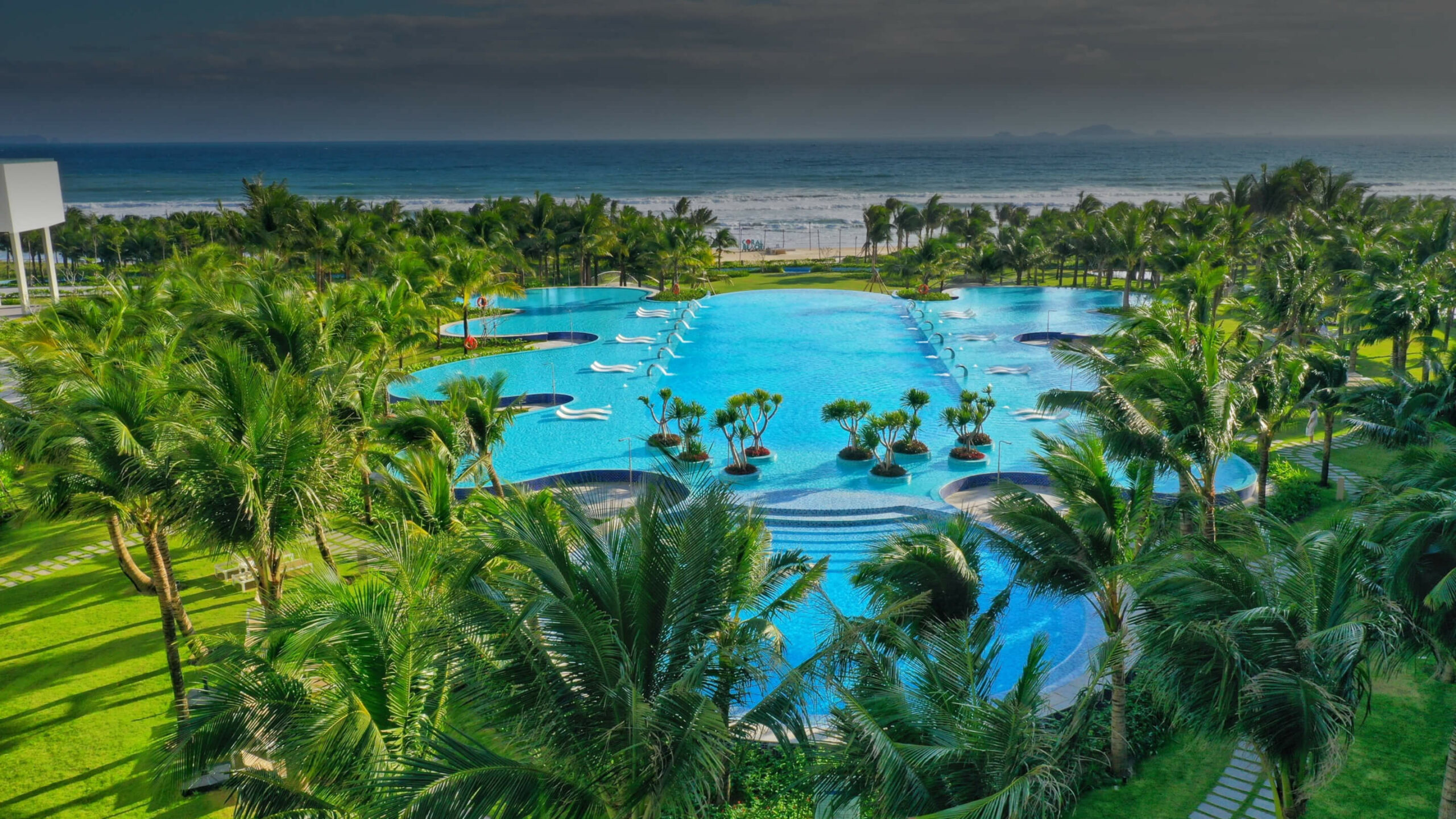 The Empyrean Cam Ranh Beach Resort 4