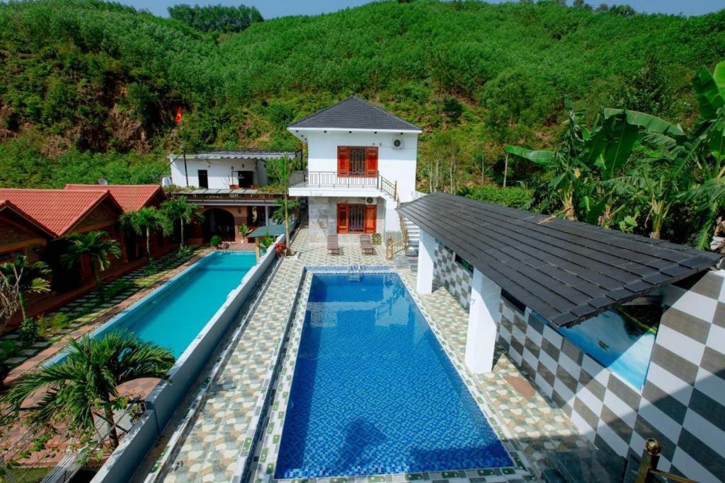 The Hill Villas 3