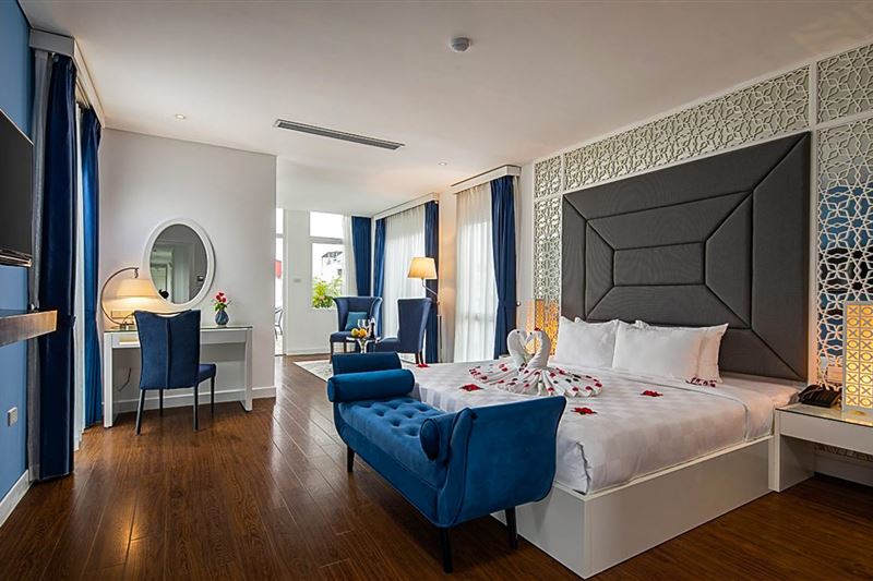 Victor Metropolis Lakeside Hotel & Rooftop Bar 3