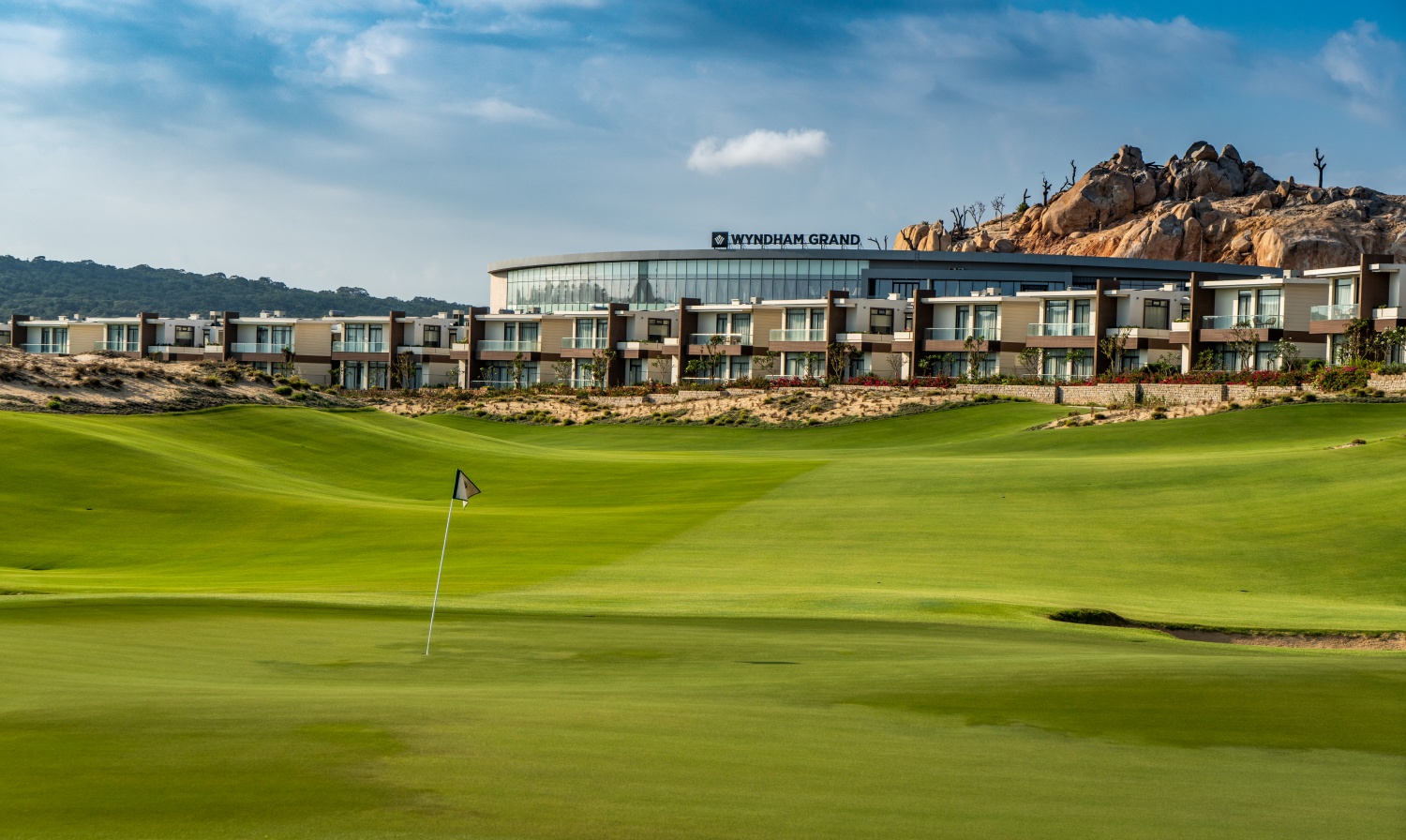 Wyndham Grand KN Paradise Cam Ranh